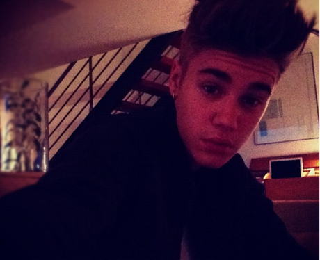 Justin Bieber shares a new 'selfie' with fans on Twitter