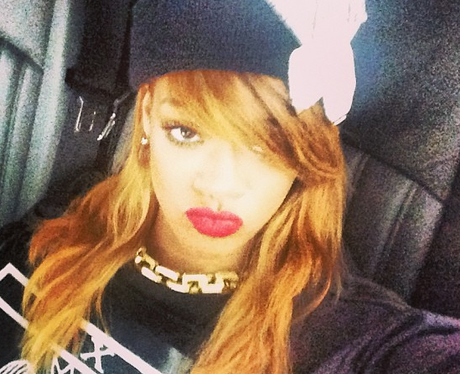 Rihanna Poses For A Selfie As She Gets Ready To Head To The Next Tour ...