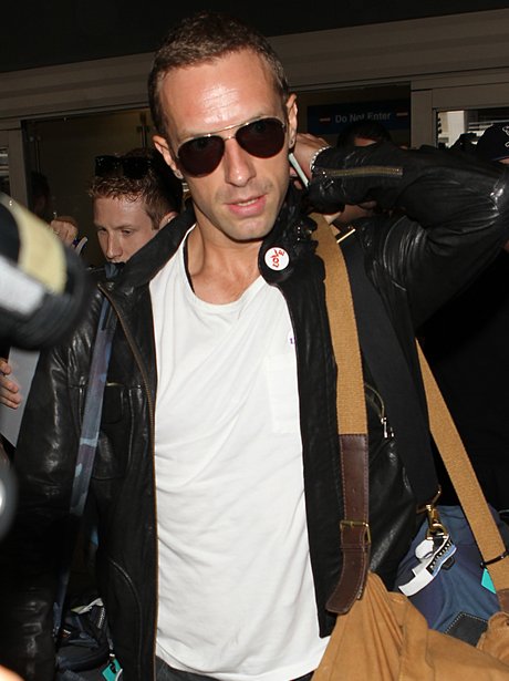 Chris Martin Spotted At Los Angeles Airport - Pictures Of The Week ...