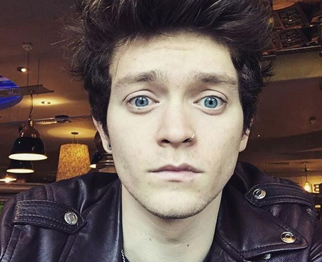 SO HANDSOME! We're ALL about The Vamps' Connor Ball rn... - This Week's ...