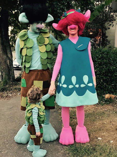 Justin Timberlake, Jessica Biel and Silas dress up as the trolls from ...